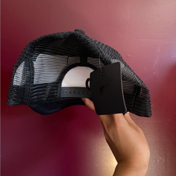 BNWT Fabletics Black Trucker Hat with Logo - Picture 2 of 3